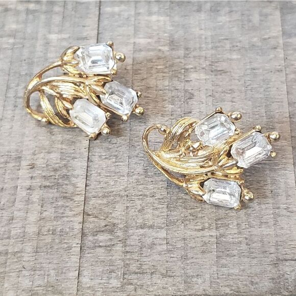 VINTAGE Crystal Flowers Clip-on Earrings - Picture 1 of 7